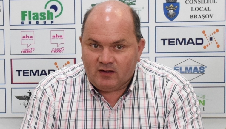BRAŞOV. Emilian Cernica îi dă în judecată pe fanii care îl contestă. „S-a mers cam departe în ceea ce priveşte calomniile” 1 conferintadepresahandbaliul1.jpg
