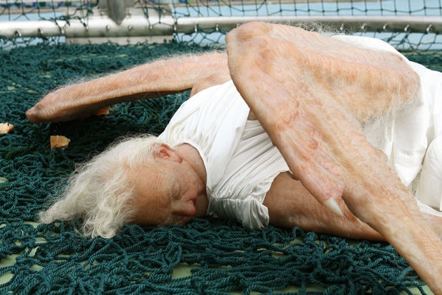 Înger căzut din cer – ultima sculptură care a stârnit vâlvă 1 fallen-angel-sculpture-realistic-6_190020.jpg