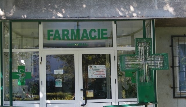 BRAȘOV. Prim-ajutor în farmacii pentru cei afectați de caniculă 1 farmaciebotezatu7.jpg