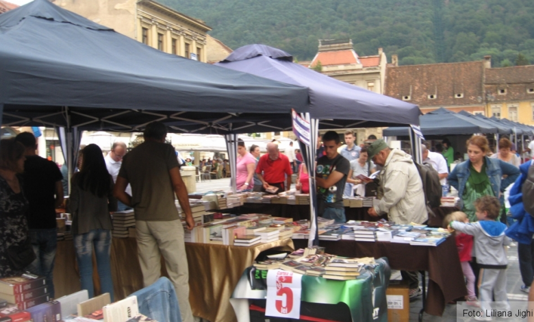 BRAŞOV. O nouă ediţie a „fEstivalului de cArte şi Muzică” în Piaţa Sfatului 1 img-1064.jpg