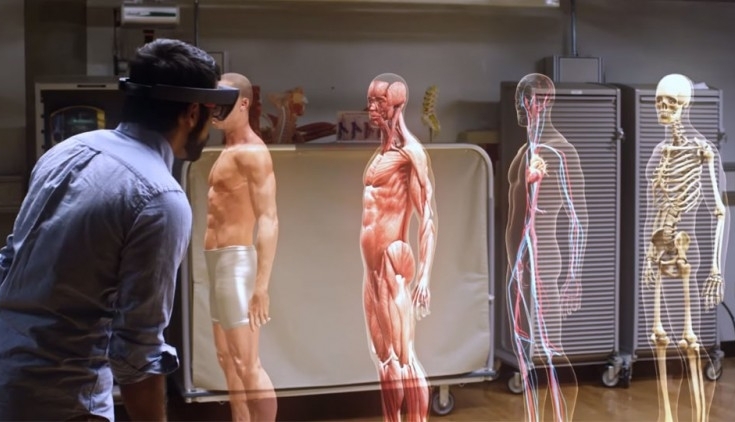 Microsoft, despre cum arată viitorul medicinei prin HoloLens 1 microsoft-hololens-medical-studies-750x422.jpg
