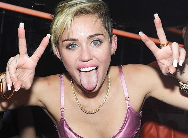 Miley Cyrus va prezenta gala MTV Video Music Awards 2015 1 miley.jpg