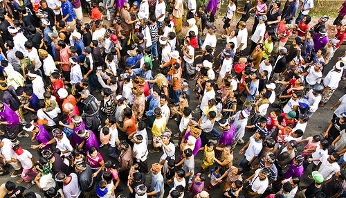 România va înregistra o scădere a populaţiei de 22,1%! 1 oameni_2.jpg