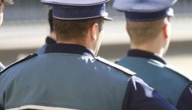 Majorări salariale între 5-10 % pentru 28.000 de polițiști 1 politist2.jpg