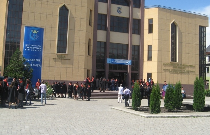 BRAŞOV. Start la ADMITERE: 6.000 de locuri pentru „boboci” la Universitatea Transilvania 1 studentiabsolventiaula.jpg
