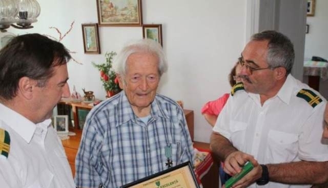 BRAȘOV. Veteranul de război, plt (rtr.) Aurel Deteşan, sărbătorit la 96 de ani 1 veteranderzboi.jpg