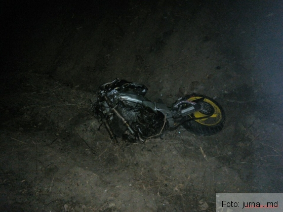 MOTOCICLIST în vârstă de 26 de ani, mort după impactul cu un microbuz! 1 accident motocicleta md_190516.jpg