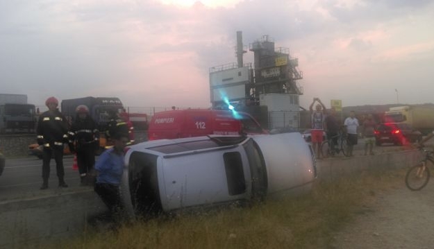 Toţi membrii unei familii, RĂNIŢI într-un ACCIDENT 1 accidentmehedinti1.jpg