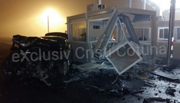 A adormit la volan şi a intrat cu maşina în toneta vameşilor 1 accidentvama.jpg