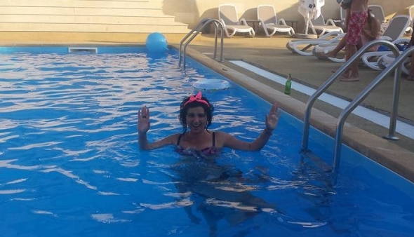 BAHMUȚEANCA, în costum de baie!!! N-ai mai văzut-o așa niciodată... 1 bahmu1_2.jpg