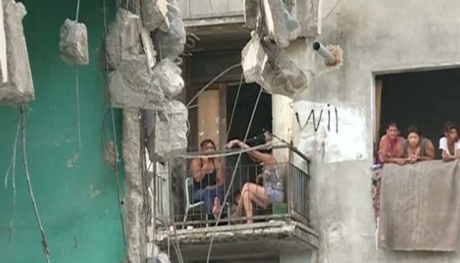 „MADE IN ROMANIA”. Bloc demolat din greșeală!!! Cu tot cu oameni în el!!! 1 bloc.jpg