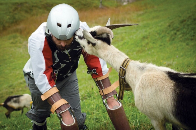 NEBUNIE. Şi-a luat vacanţă pentru a trăi ca o capră! 1 goat-4_191396.jpg
