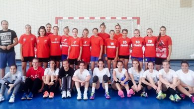 BRAȘOV. Memorialul „D. P. Colibași”, deschis de un duel între junioarele de la Corona 1 junioareiisiiiir.jpg