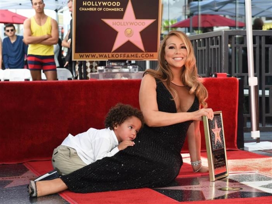 mariah-carey-twins-star-walk-of-fame-today-tease-02-150806_8