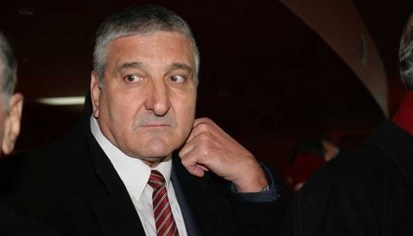 Blondă în sânii goi, față în față cu Rică Răducanu!!! Cum a reacționat fostul mare portar?! Poze savuroase... 1 necula-raducanu.jpg