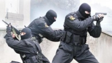 PERCHEZIŢII la contrabandiștii de ţigări 8 politia-politisti-mascati-300x239.jpg