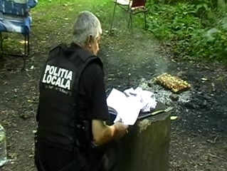 BRAŞOV. Poliţia Locală a ieşit în week-end la grătar 1 politialocalabrasov01.jpg