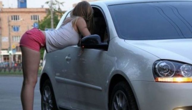 Prostituatele-hoaţe din Alba Iulia nu s-au lăsat de „business” 1 prostituata_2.jpg