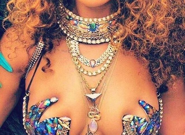 SENZAȚIE. Rihanna, super-sexy la carnaval!!! 1 rihann1.jpg