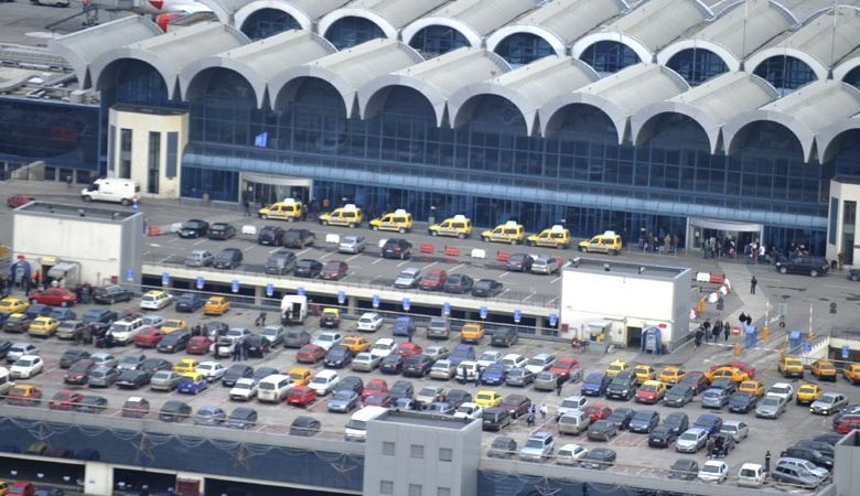 Presiuni pe taximetriştii din aeroporturi 1 taxiaeroportbucuresti.jpg