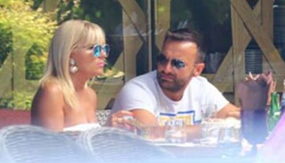 LA MARE. Elena Udrea iubește pătimaș!!! 1 udrea-si-iubitul.jpg
