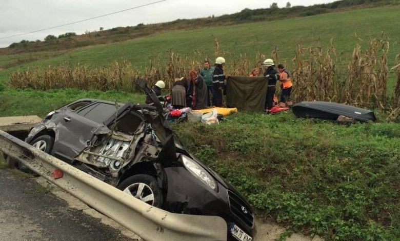 Update. Copil MORT într-un accident în care au fost implicate o maşină şi o autoutilitară 1 accidentdn1c.jpg