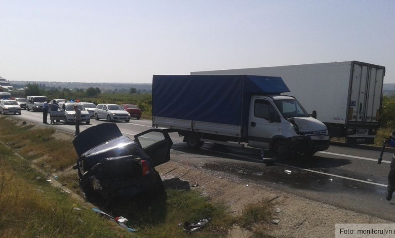 A vrut să afle cât costă strugurii şi a provocat un accident rutier 1 accidentvrancea_2.jpg