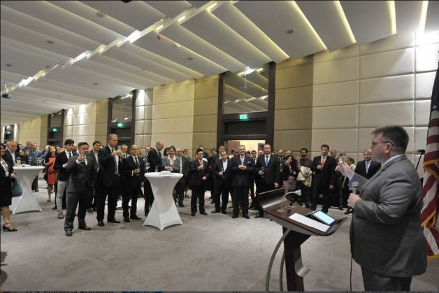 Ambasada SUA sărbătoreşte Programul pentru vizitatori internaţionali. 1.500 de români au participat la schimburi de experienţă! 1 ambasada sua1_195104.jpg