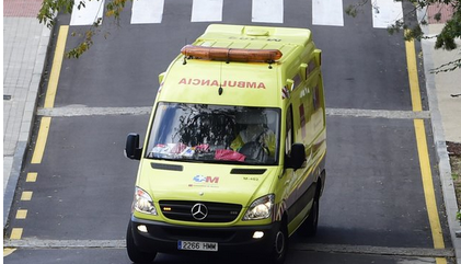 Șase persoane au murit în timpul unui raliu, după ce un șofer a pierdut controlul asupra bolidului 1 ambulanaspania.png