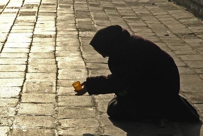 BRAŞOV. Aproape 70 de cerşetori şi infractori stradali sunt în vizorul Poliţiei Locale, permanent 1 cersetoare_2.jpg