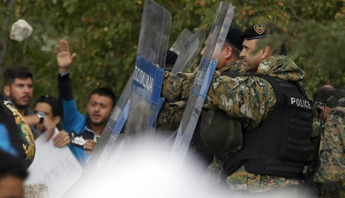 ULTIMA ORĂ. Noi conflicte la granița sârbo-croată. Imigranții au rupt gardul care îi împiedica să intre în Croația. Ungaria se izolează complet de restul Europei 1 conflictgrani.png