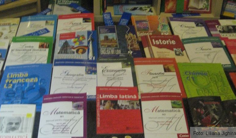 Elevilor de liceu li se decontează 55 de lei din banii daţi pe manuale 1 img-2311.jpg