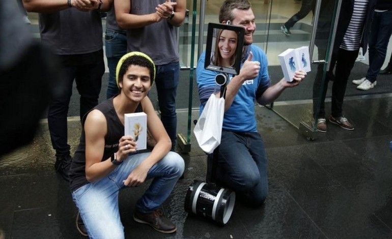 Cine n-are robot să îşi cumpere! 1 iphone6ssydney-770x472.jpg