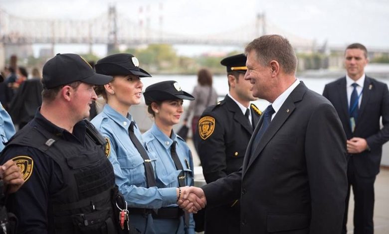 Preşedintele Klaus Iohannis s-a întâlnit cu românii de la serviciul de securitate al ONU 1 klausiohannis11.jpg