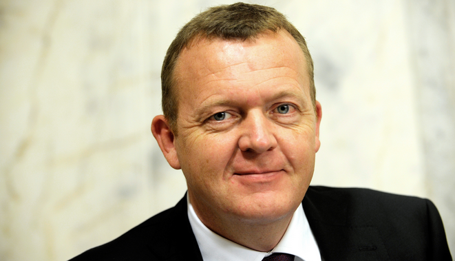 Prim-ministrul danez: „Refugiații sunt pe drum spre Danemarca, o țară pașnică și sigură. Vreau să feresc Danemarca de ceea ce se întâmplă în Ungaria” 1 larslkkerasmussen.png