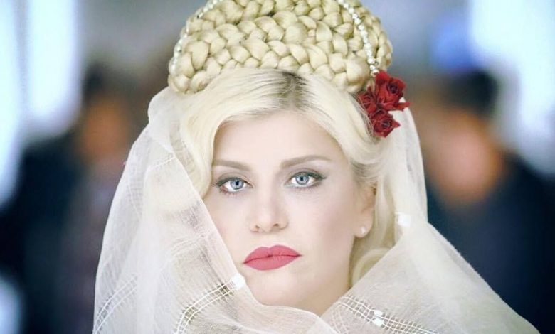 UAU. Loredana, cu SÂNII la înaintare!!! Foto „HOT”!!! 1 lore1.jpg