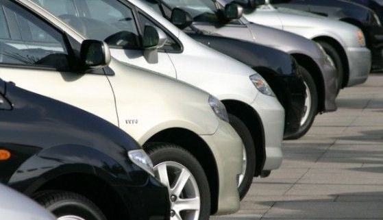 La un pas de judecată, pentru înşelăciuni cu maşini second-hand 1 masini-parcate.jpg