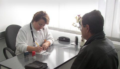 Medicii de familie, dar şi pacienţii braşoveni, sunt pe cale de a-şi pierde minţile din cauza cardului de sănătate 1 medicdefamilie.jpg