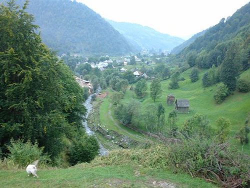 Turişti recuperaţi de pe munte după opt ore de căutări 1 muntiimaramuresului.jpg