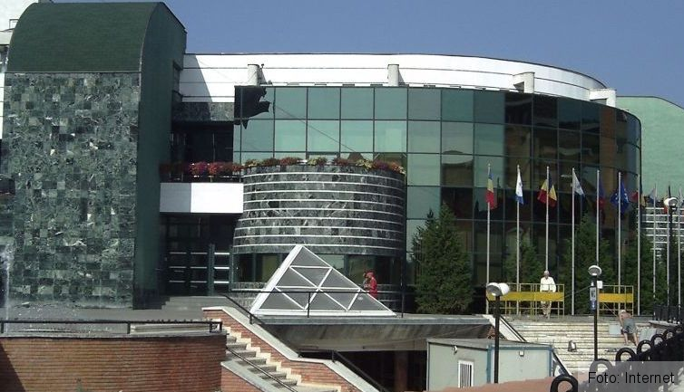 Primăria Alba a declarat război „blatiștilor” care fug de parcările cu plată 1 primaria-alba-iulia.jpg