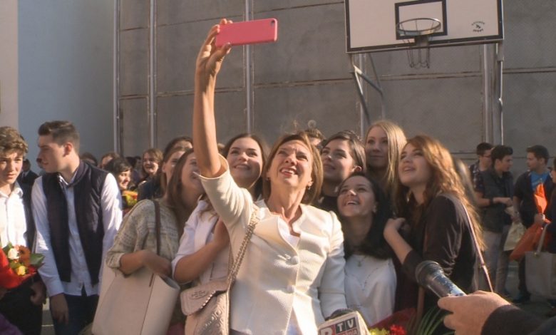 SELFIE cu CARMEN IOHANNIS!!! Continuă să profeseze!!! 1 selfie_6.jpg
