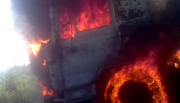 TIR în flăcări pe DN 1 Ploieşti - Braşov 1 tirflacari1.jpg
