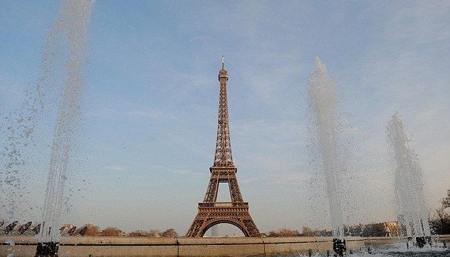Alertă teroristă: Turnul Eiffel a fost evacuat! 1 turn2.jpg