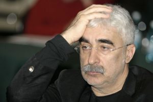 adrian-sarbu-cu-mana-in-cap.jpg