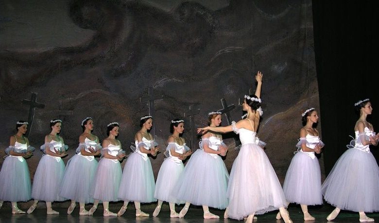 BRAȘOV. Invitați speciali de la București la Operă 1 baletgiselle1.jpg