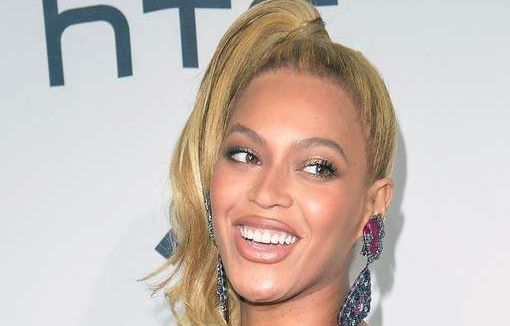 SENZAȚIE. Ce decolteu are Beyonce!!!... 1 beyonce0.jpg
