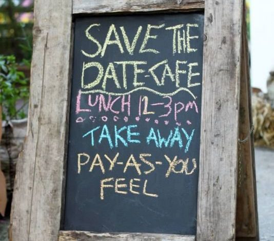 Are succes nebun cu cafenele în care serveşte... produse în prag de expirare! 1 cafeneaproduseaproapeexpirate.jpg