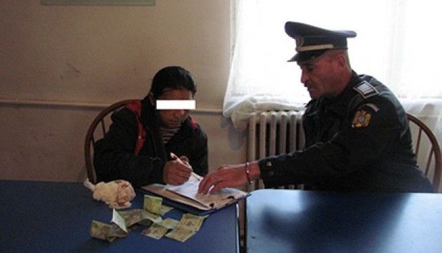 BRAŞOV. O cerşetoare îi înjura pe cei care nu-i dădeau bani 1 cersetoare_3.jpg