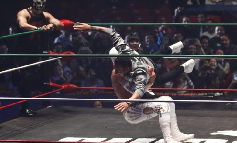 ȘOC. Lewis Hamilton a trecut la... wrestling!!! 1 hamilton_6.jpg