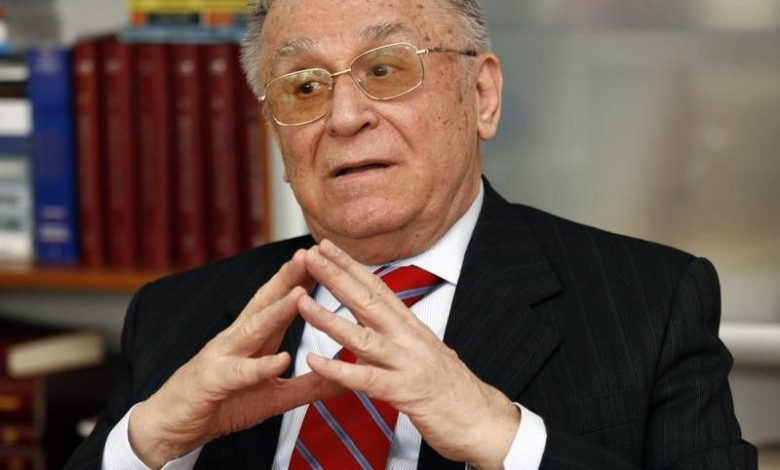 Ion Iliescu: „Ceea ce cer acum tinerii: accesul la educație, locuri de muncă, case, sunt cerințe firești. De ce s-a renunțat la ele, pentru a fi acceptați de dreapta?” 1 iliescu.jpg
